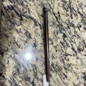 Make up forever- straight and wavy brush